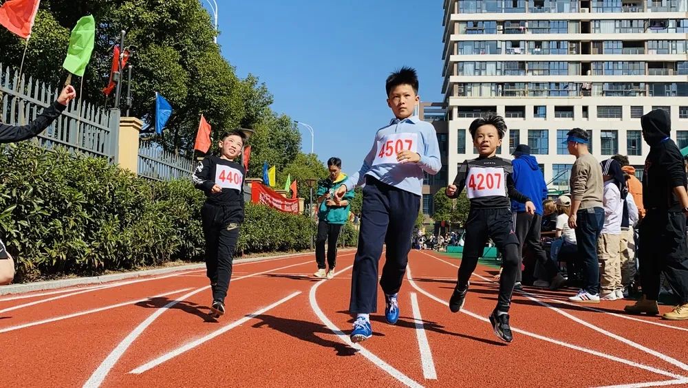 快乐列车 开启竞速模式——记2020秋季运动会 快乐列车 开启竞速模式——记2020秋季运动会