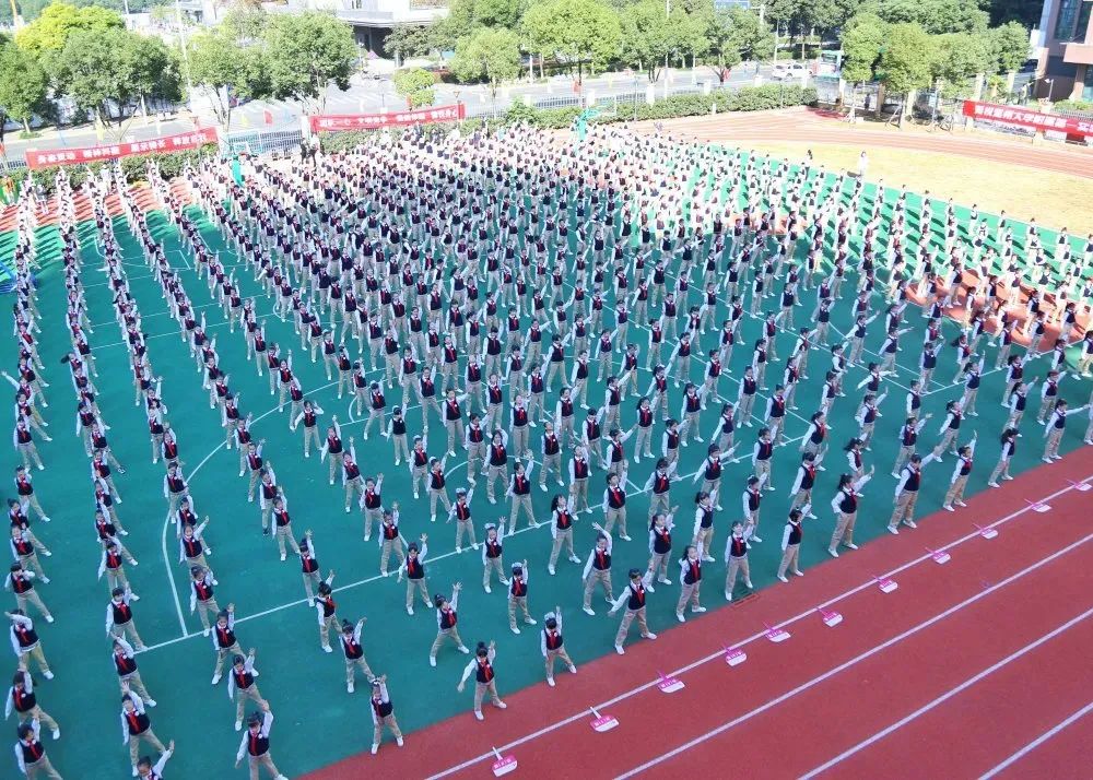 快乐运动强体魄 凝心聚力展风采 快乐运动强体魄 凝心聚力展风采