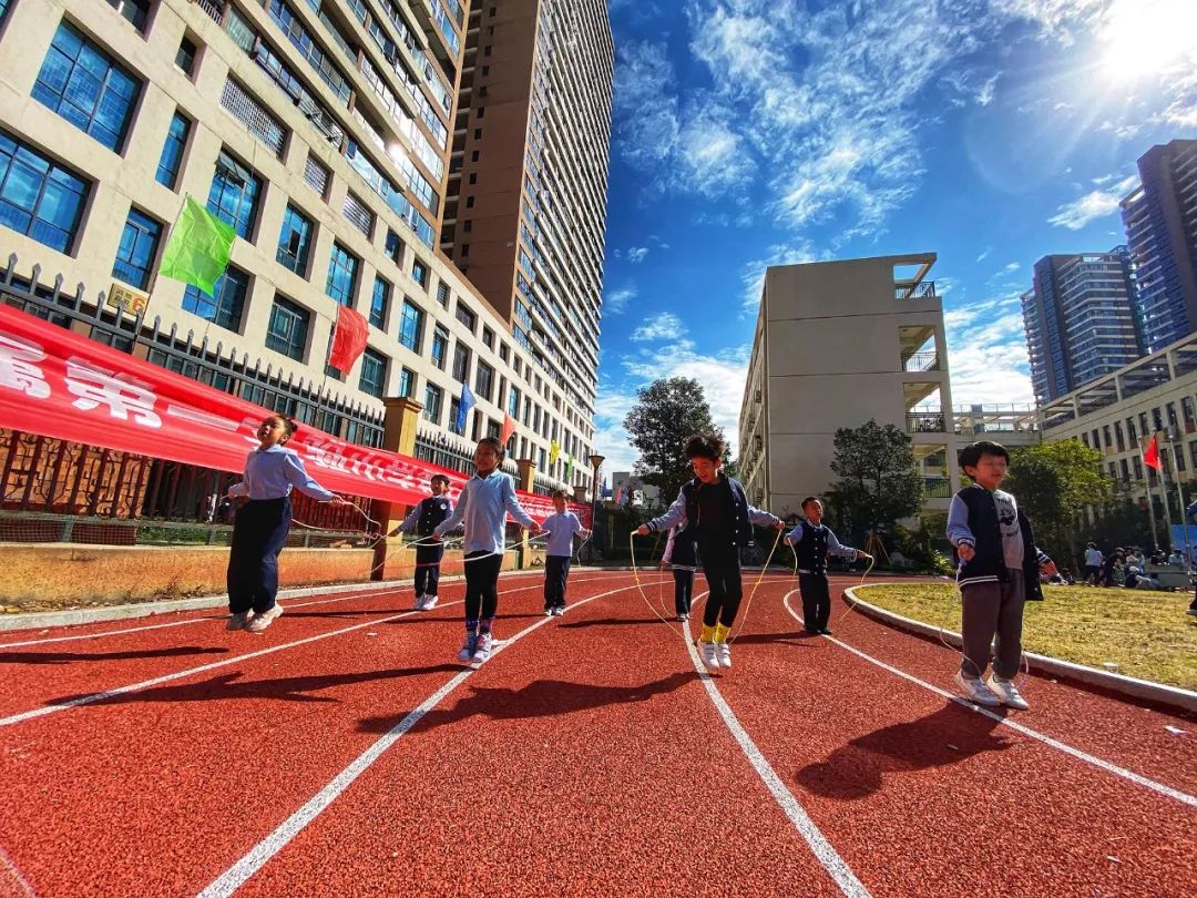 快乐运动强体魄 凝心聚力展风采 快乐运动强体魄 凝心聚力展风采
