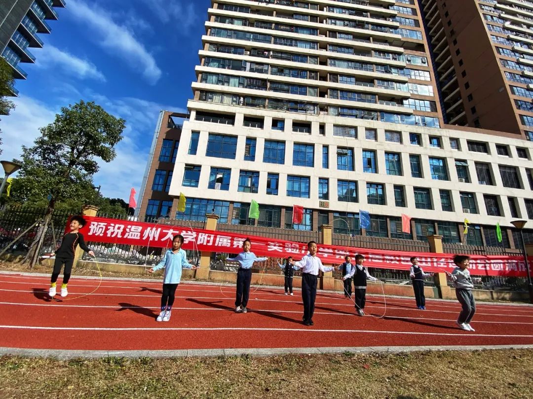 快乐运动强体魄 凝心聚力展风采 快乐运动强体魄 凝心聚力展风采