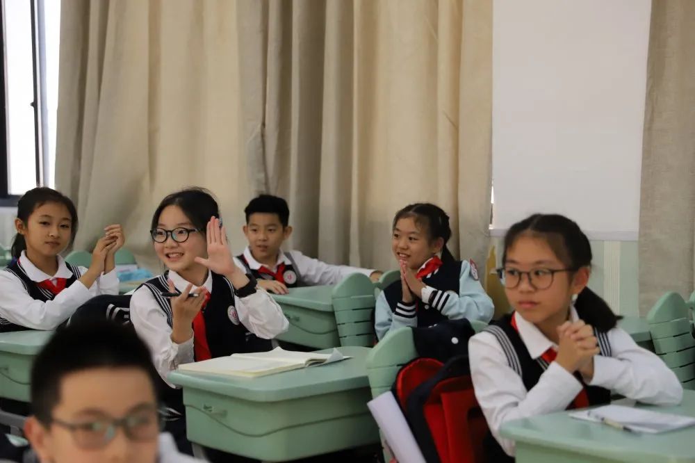 奇思妙想·我爱科学 —— 记五（4）小蚂蚁中队主题班会活动