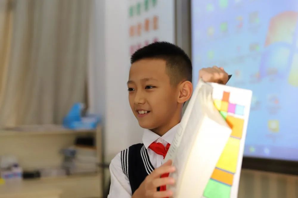 奇思妙想·我爱科学 —— 记五（4）小蚂蚁中队主题班会活动
