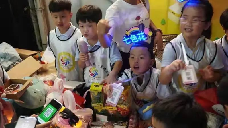 爱心义卖,与爱童行 爱心义卖,与爱童行