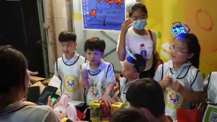 爱心义卖,与爱童行 爱心义卖,与爱童行