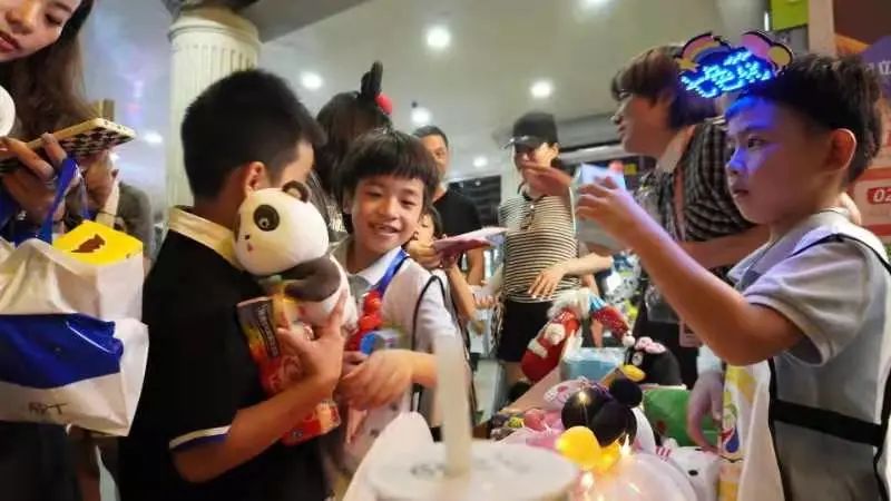 爱心义卖,与爱童行 爱心义卖,与爱童行
