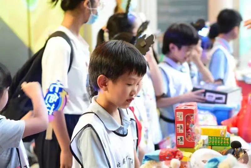 爱心义卖,与爱童行 爱心义卖,与爱童行