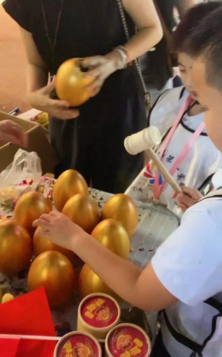 爱心义卖,与爱童行 爱心义卖,与爱童行