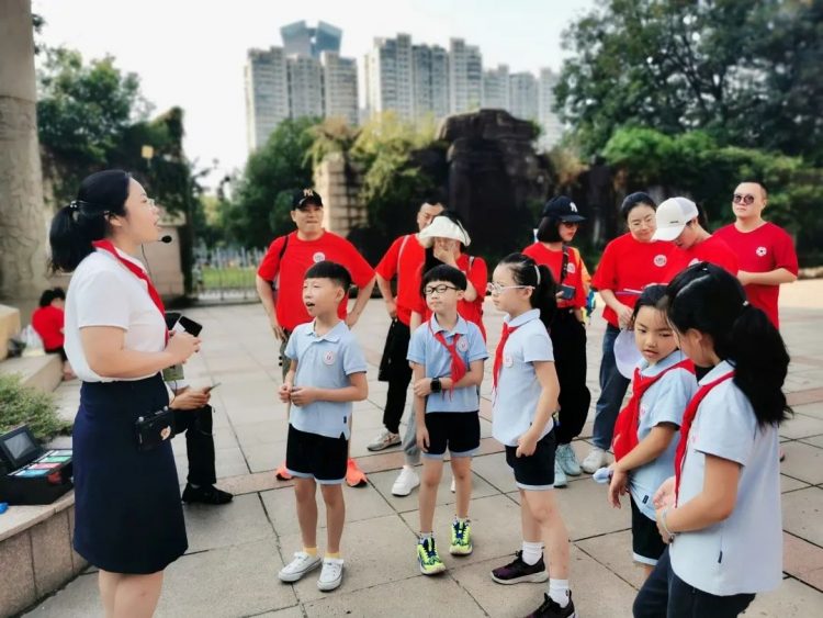 成长路上 有爱同行—— 小π队国庆公益系列活动 成长路上 有爱同行—— 小π队国庆公益系列活动