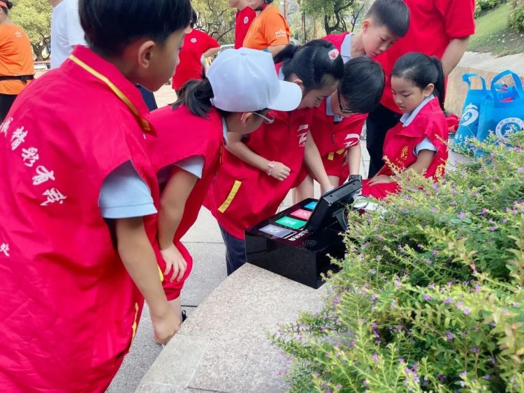 成长路上 有爱同行—— 小π队国庆公益系列活动 成长路上 有爱同行—— 小π队国庆公益系列活动