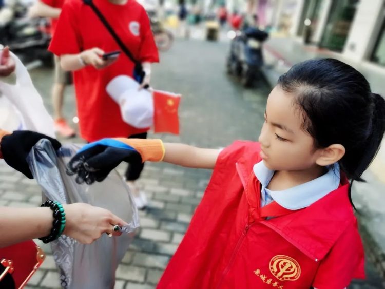 成长路上 有爱同行—— 小π队国庆公益系列活动 成长路上 有爱同行—— 小π队国庆公益系列活动