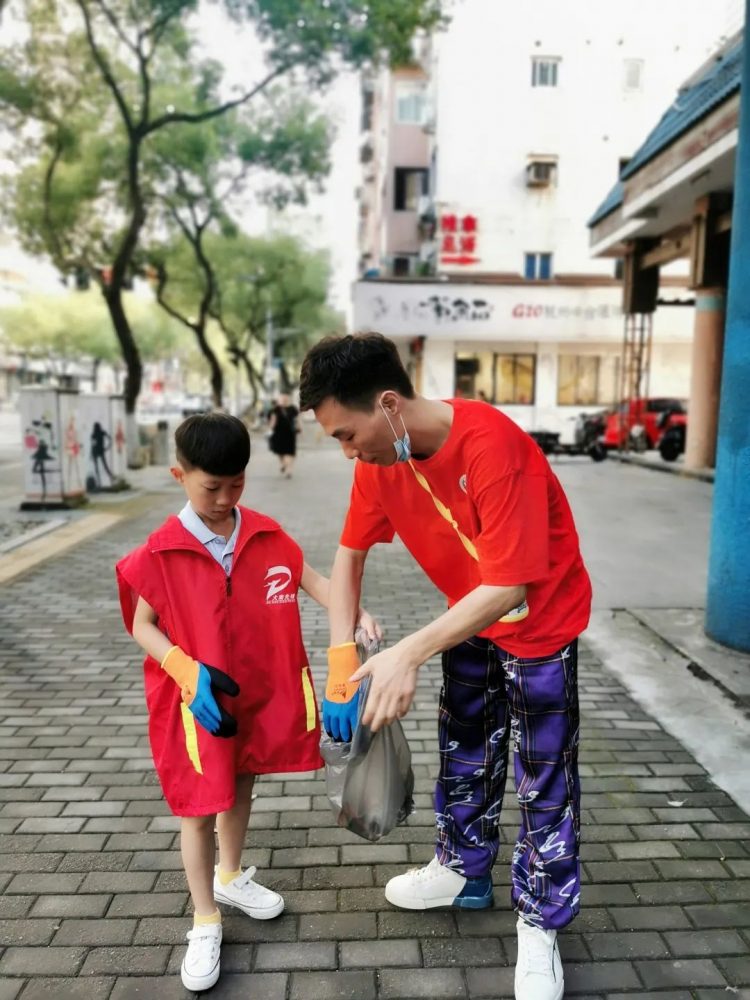 成长路上 有爱同行—— 小π队国庆公益系列活动 成长路上 有爱同行—— 小π队国庆公益系列活动