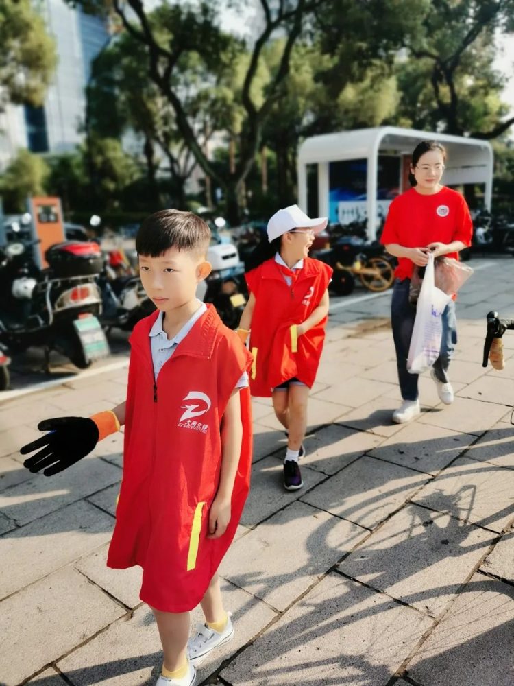 成长路上 有爱同行—— 小π队国庆公益系列活动 成长路上 有爱同行—— 小π队国庆公益系列活动