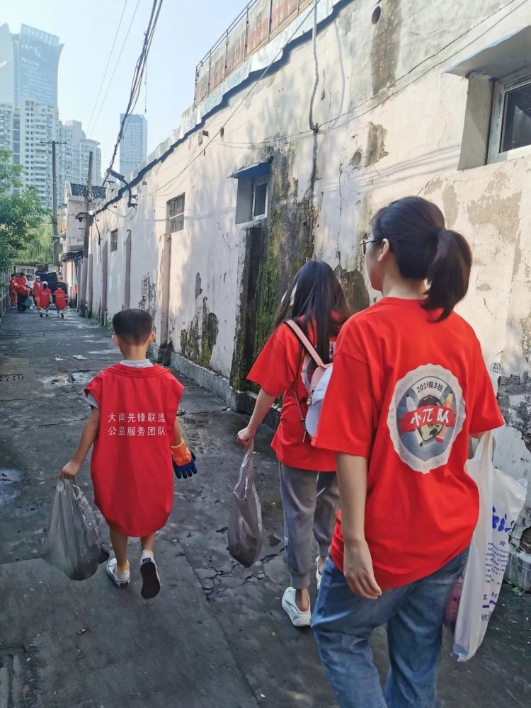成长路上 有爱同行—— 小π队国庆公益系列活动 成长路上 有爱同行—— 小π队国庆公益系列活动