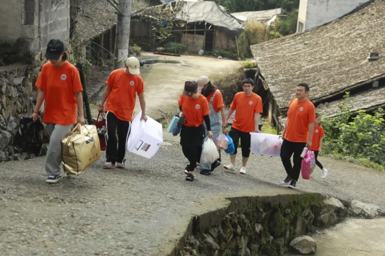 成长路上 有爱同行—— 小π队国庆公益系列活动 成长路上 有爱同行—— 小π队国庆公益系列活动