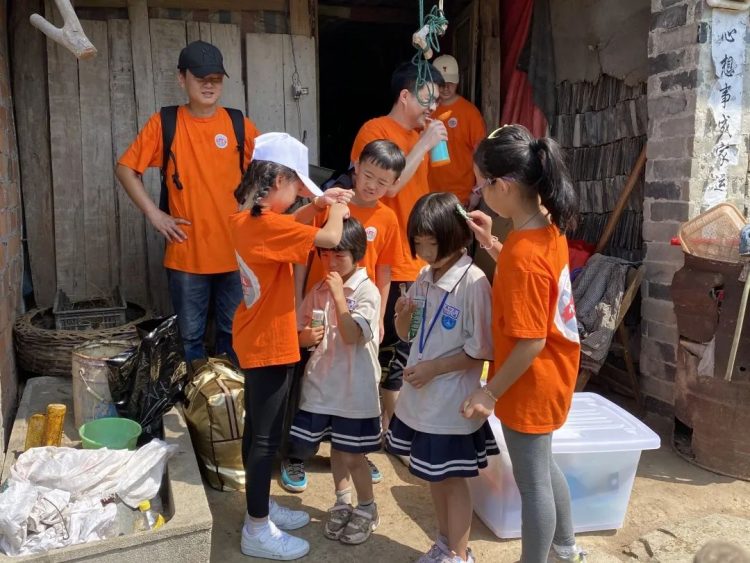 成长路上 有爱同行—— 小π队国庆公益系列活动 成长路上 有爱同行—— 小π队国庆公益系列活动