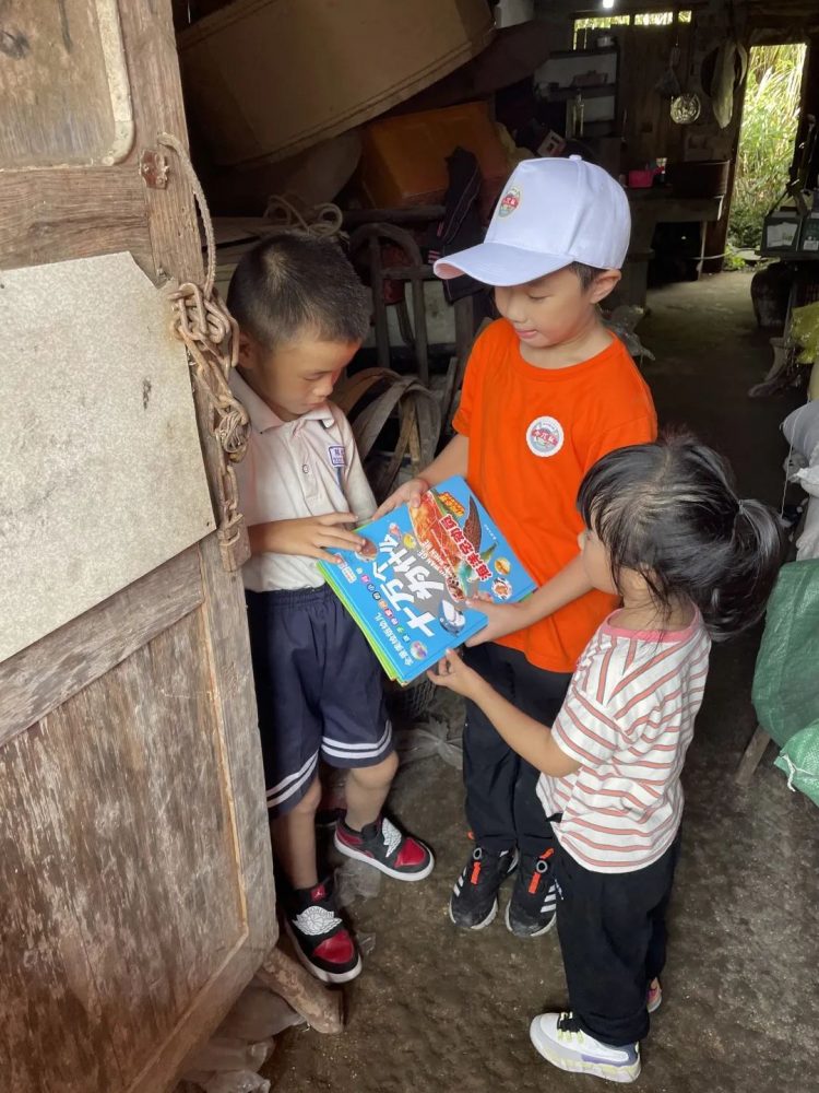 成长路上 有爱同行—— 小π队国庆公益系列活动 成长路上 有爱同行—— 小π队国庆公益系列活动