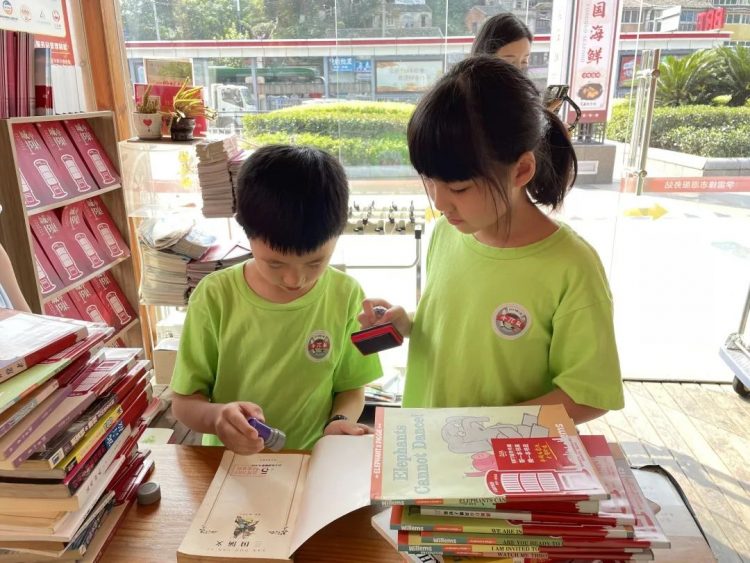 成长路上 有爱同行—— 小π队国庆公益系列活动 成长路上 有爱同行—— 小π队国庆公益系列活动