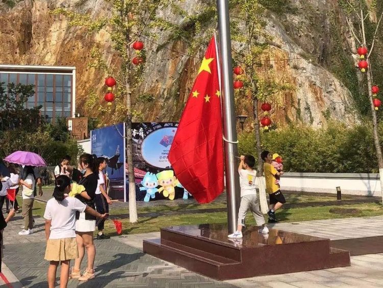 成长路上 有爱同行—— 小π队国庆公益系列活动 成长路上 有爱同行—— 小π队国庆公益系列活动