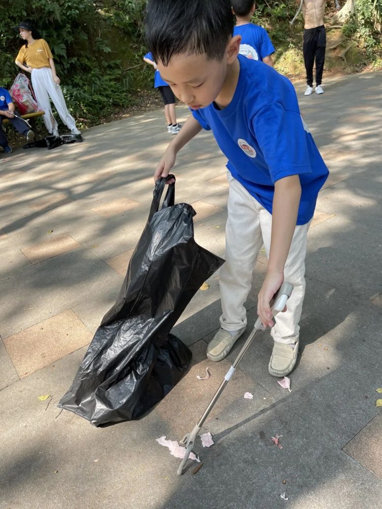 成长路上 有爱同行—— 小π队国庆公益系列活动 成长路上 有爱同行—— 小π队国庆公益系列活动