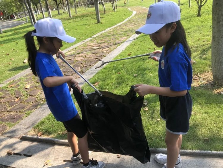 成长路上 有爱同行—— 小π队国庆公益系列活动 成长路上 有爱同行—— 小π队国庆公益系列活动