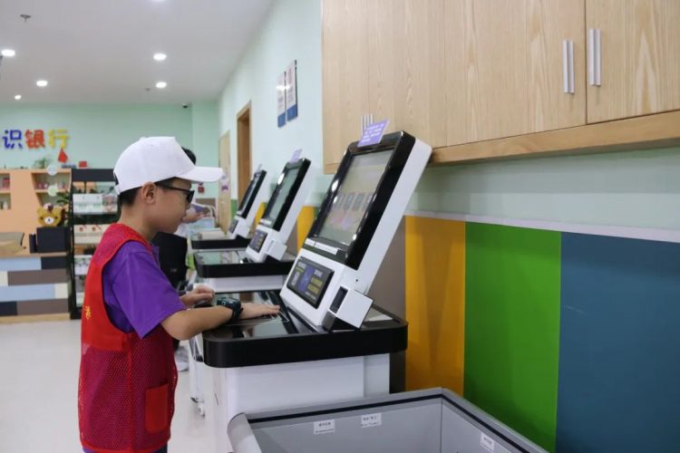 成长路上 有爱同行—— 小π队国庆公益系列活动 成长路上 有爱同行—— 小π队国庆公益系列活动