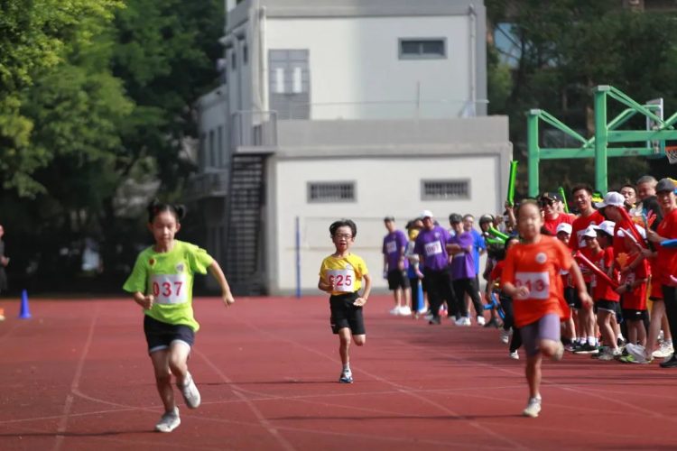 爸妈齐努力,成长更给力 爸妈齐努力,成长更给力