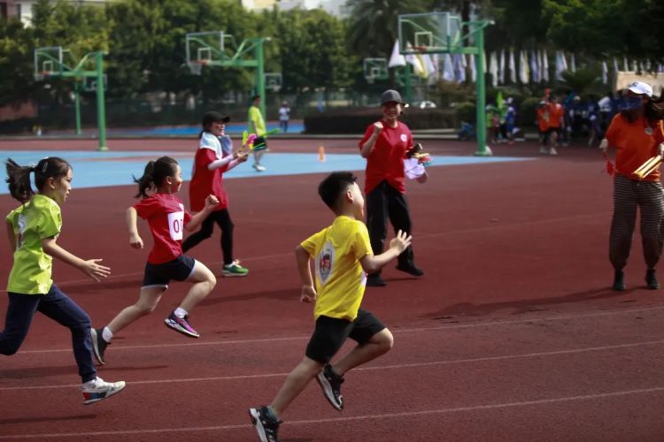 爸妈齐努力,成长更给力 爸妈齐努力,成长更给力