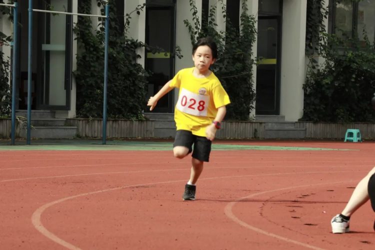 爸妈齐努力,成长更给力 爸妈齐努力,成长更给力
