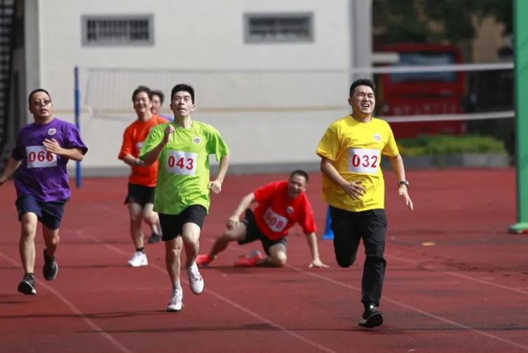 爸妈齐努力,成长更给力 爸妈齐努力,成长更给力