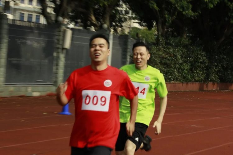 爸妈齐努力,成长更给力 爸妈齐努力,成长更给力