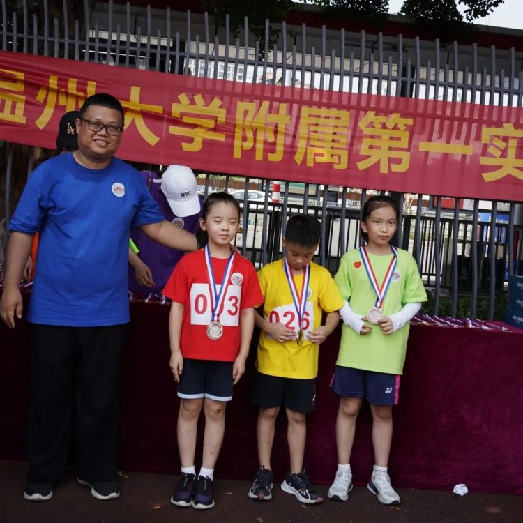 爸妈齐努力,成长更给力 爸妈齐努力,成长更给力