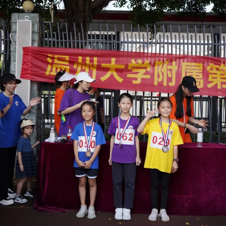 爸妈齐努力,成长更给力 爸妈齐努力,成长更给力