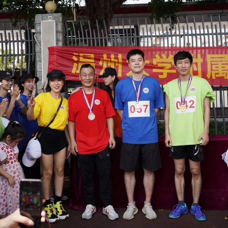爸妈齐努力,成长更给力 爸妈齐努力,成长更给力