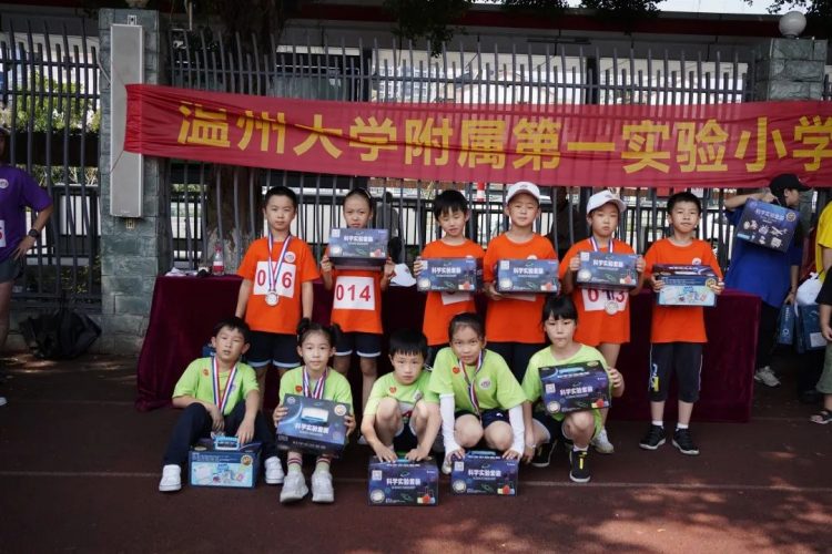爸妈齐努力,成长更给力 爸妈齐努力,成长更给力