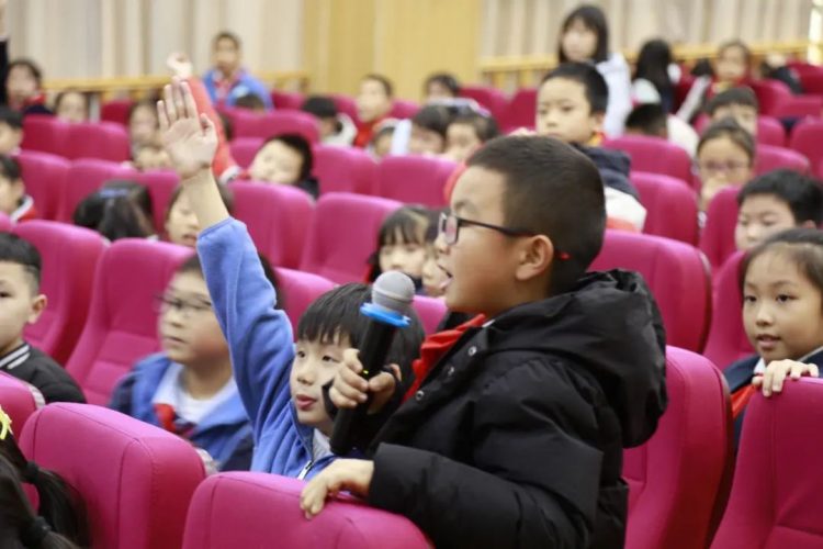 迎接宪法日 普法进校园——记三年级段普法主题活动