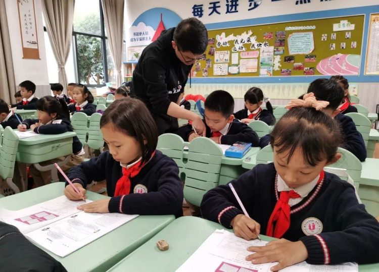 慧行课程  芬芳满园童年梦——一、二、三年级A课程课堂纪实